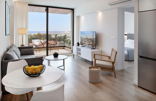 Larnaca Apartment | L RESIDENCES & Suites