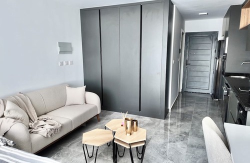 Trikomo House | La Joya