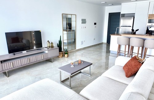 Trikomo House | La Joya