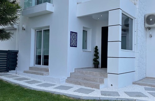 Karavas Apartment | 4 bedroom ultra luxury, pool, bar, gym, cinema
