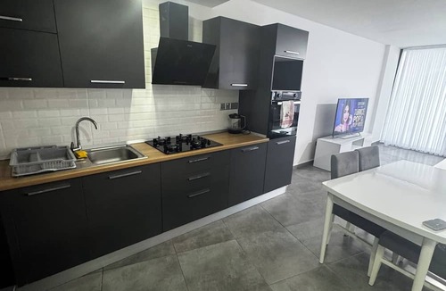 Kyrenia Apartment | Girne- Geniş Teraslı Modern 2+1 Daire