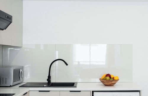 Skala House | Serene 2BR Mackenzie Apt 5 Min Walk to the Beach