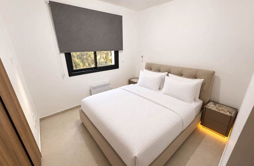 Lakatamia Apartment | Cecilia Suite #102 - 1BDR - 24/7 Concierge