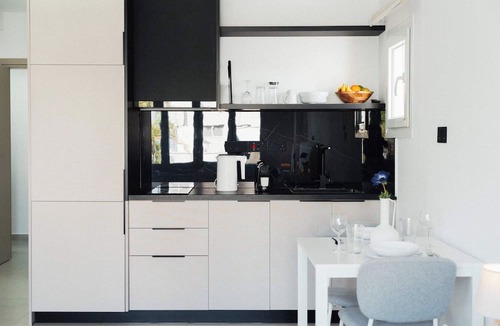 Neapolis Apartment | Modern Central Studio Walk to Beach & Dining