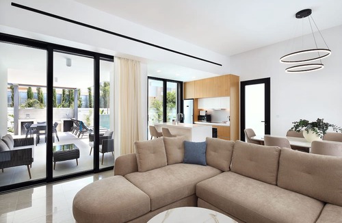 Universal Apartment | Elysia Park