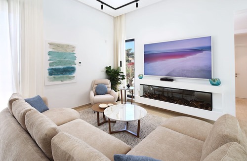 Universal Apartment | Elysia Park