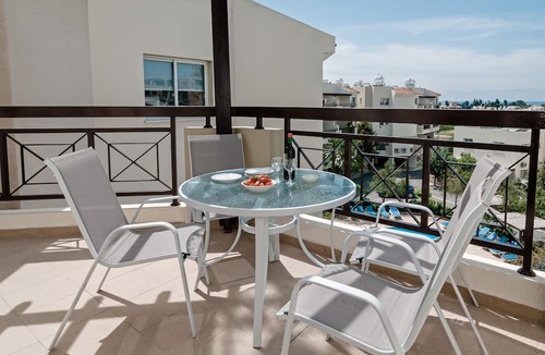 Universal Apartment | Artemis Cynthia Complex