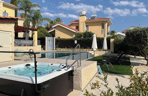 Latchi Villa | Modern 3 bed 2 bath villa in Latchi with new Mosaic Infinity heated pool (Pvt)