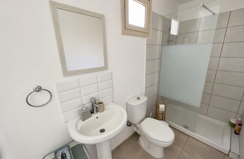 Konia Villa | Luxurious 4-bedroom Villa in Paphos with SeaViews, Pool, Fitness, Bar&Lounge!