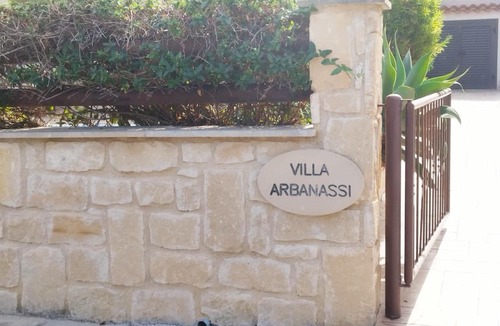 Latsi Villa | Villa Arbanassi - a villa that sleeps 6 guests in 3 bedrooms
