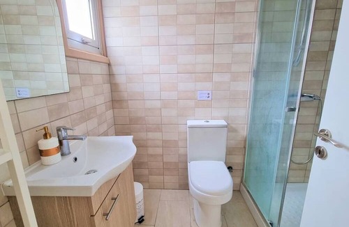 Larnaca Apartment | 2 Apts | 14 guests | City Centre | 100 MBit W-lan