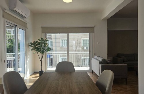 City Centre Apartment | STAY Hydra Comfort Apartment