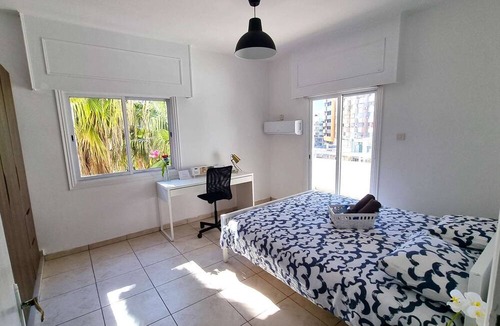 Larnaca City Centre Apartment | CENTER 2br | 250m walk from beach | parking :)