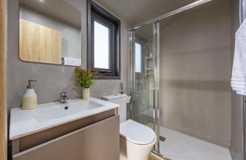 Peristerona House | Seaview Wooden Cabin with Jacuzzi