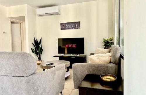 Larnaca City Centre House | Modern City Centre Apt with Pool - City Flats 303