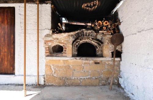 Miliou House | Hidden Valley - Charming 2BR House in Miliou