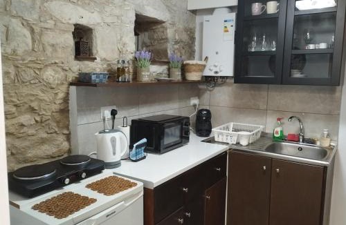 Lofou House | Polymnias Place