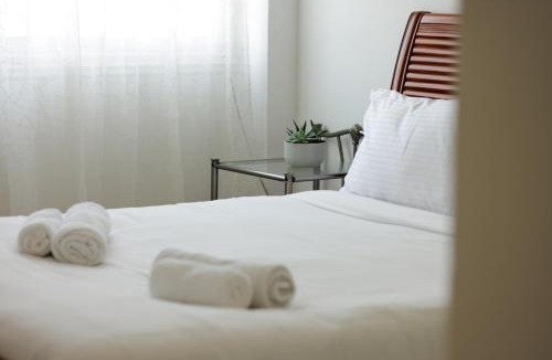 Historical Center Apartment | Central, Homely & Bright Gem with Balcony, Fast WiFi & Workspace by The Front Desk