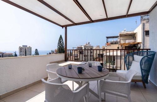 Agios Tychon Apartment | Cozy 1BR Sea View & Pool in Agios Tychonas