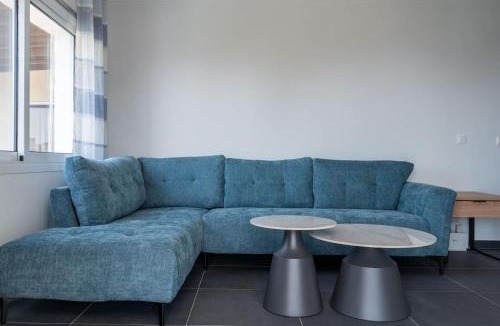 Agios Tychon Apartment | Cozy 1BR Sea View & Pool in Agios Tychonas