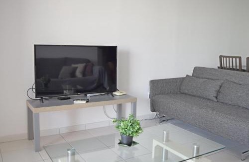 Universal Apartment | IRIS VILLAGE, NEAR KINGS AVENUE MALL - By NOMA STAYS Cyprus