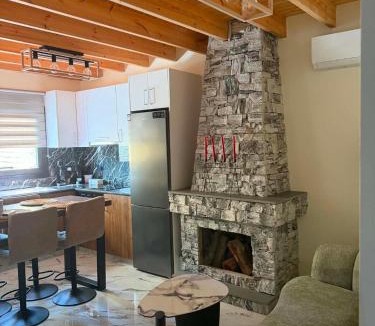 Arakapas House | Arakapas Getaway with Hot Tub & Cozy Fireplace