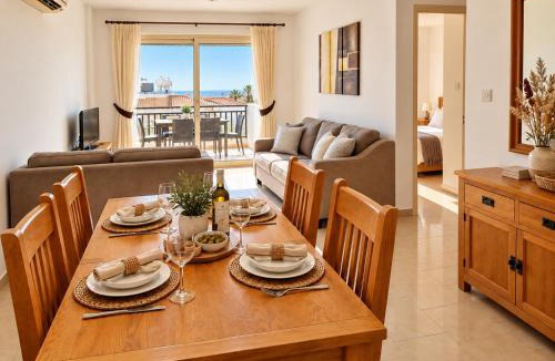 Peyia Town Apartment | Top floor 2 bedroom apartment E101, 3 pools, sea view, FREE WIFI
