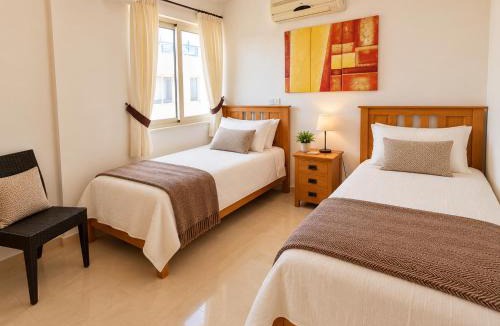Peyia Town Apartment | Top floor 2 bedroom apartment E101, 3 pools, sea view, FREE WIFI