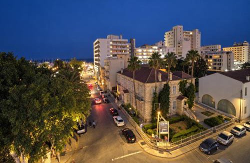 Larnaca City Centre Apartment | Finikoudes Marina Beachfront Grand Apartment
