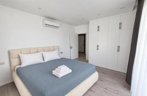Trikomo Apartment | blue wawe 2br, 100m from the sea