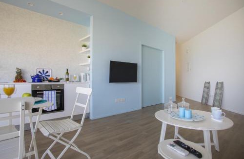 Pernera Apartment | Azure Beachfront Suite