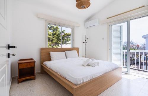 Kapparis House | 3BR Family Beach House 100m w/Parking & Yard