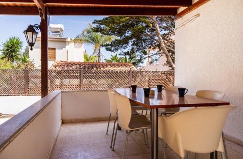 Kapparis House | 3BR Family Beach House 100m w/Parking & Yard