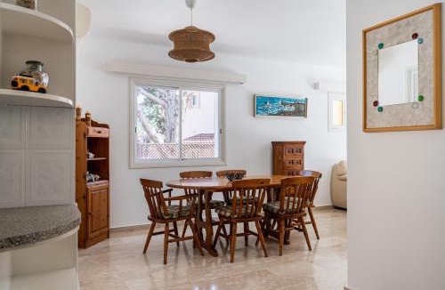 Kapparis House | 3BR Family Beach House 100m w/Parking & Yard