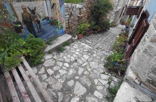Pano Lefkara Apartment | lefkara stone nest
