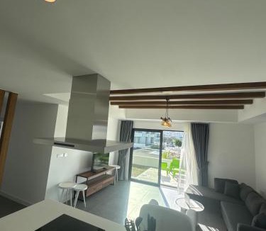 Karavas Apartment | Mediterra Defne Bahçe Manzaralı Modern Daire