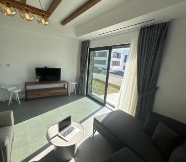 Karavas Apartment | Mediterra Defne Bahçe Manzaralı Modern Daire