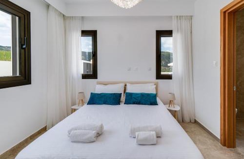Theletra Villa | Villa Theletra with Private Pool and Great Views