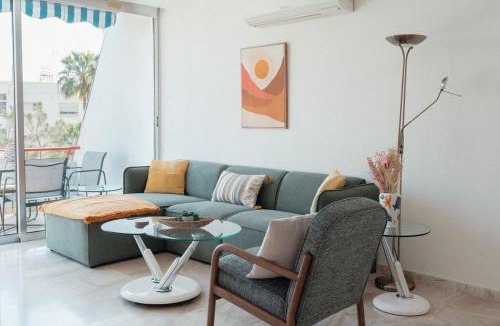 Agios Tychon Apartment | Coastal Chic 2BR - 3 Min to Beach Amathusia Apts