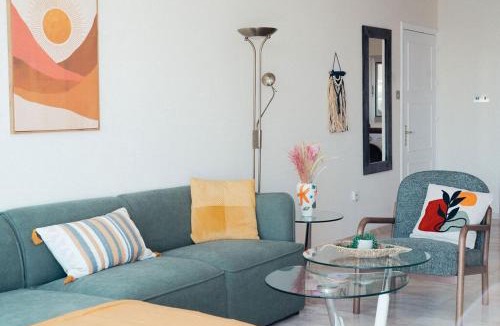 Agios Tychon Apartment | Coastal Chic 2BR - 3 Min to Beach Amathusia Apts