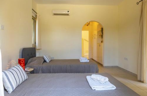 Agios Georgios Pegeias Villa | Villa Isychia by Villa Plus