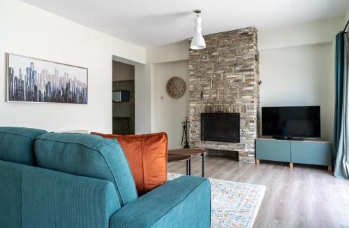 Egkomi Apartment | Elegant 2BR Top Floor Apt w/Parking