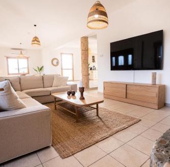 Peyia Town Villa | Casa Alba Modern Boho Villa with private Pool near to Sea, Paphos