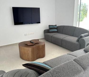 Anarvagos House | Lemonia Modern Maisonette Fresh 3-BDR Family