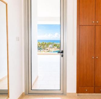 Larnaca Apartment | Relaxing Sea View & Sunrise from your Bed, 2-BDR Apt in tallest building in Larnaca - 3 min walk to Beach, by Blue Palm Living