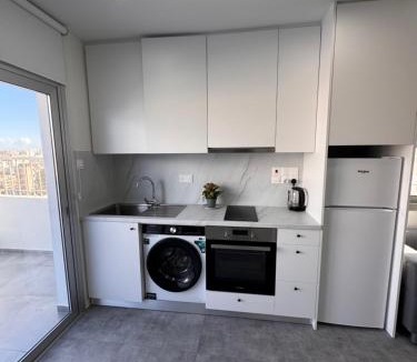 Lykabittos Apartment | Skyhigh Urban Apts