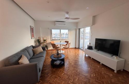 Lykabittos Apartment | Skyhigh Urban Apts
