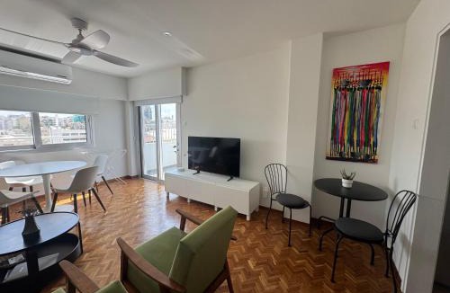 Lykabittos Apartment | Skyhigh Urban Apts