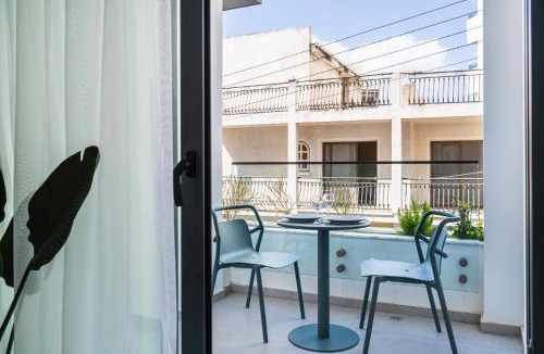 Larnaca City Centre Apartment | C-Side Deluxe Studios with Balconies in Finikoudes
