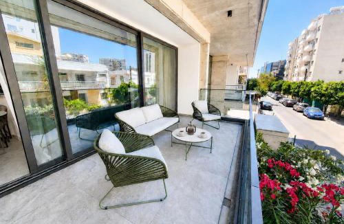 Neapolis Apartment | PEARL Premium 2-BR Suite - 150m Beach & Free Parking